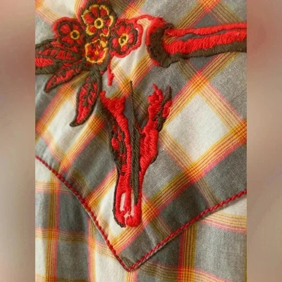 WRANGLERS Embroidered Rose  Western Long Sleeve Button Down - Picture 2 of 8